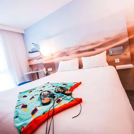 Ibis Styles Centre Port Hotel Tulon